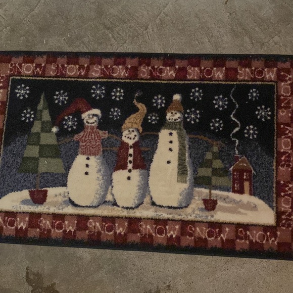 Christmas Themed Carpet - Picture 2 of 3